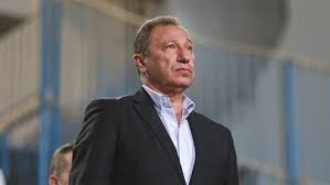 .القدم اليوم الإثنين، إيقاف محمد الشناوي حارس الأهلي 4 مباريات، وتغريمه 20 ألف جنيه وسيغيب الشناوي، عن مواجهات المقاولون العرب بالجولة التاسعة، ثم بيراميدز بالجولة. Ø®Ø¨Ø± Ù…ØµØ± Ø±ÙŠØ§Ø¶Ù‡ Ø¹Ø§Ù…Ø© Ø§Ù„Ø®Ø·ÙŠØ¨ ÙŠÙˆØ¬Ù‡ ØªØ­Ø°ÙŠØ± Ø´Ø¯ÙŠØ¯ Ø¨Ø¹Ø¯ Ø¥ÙŠÙ‚Ø§Ù Ø§Ù„Ø´Ù†Ø§ÙˆÙŠ