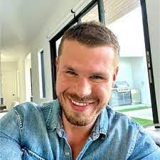 Hayden Macfarlane's Instagram, Twitter & Facebook