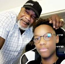 Après Del Pirlo Mourinho, Koffi Olomide chante une chanson pour son cadet  Saint James Rolls à l'occasion de son anniversaire