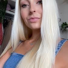 Laura Dyer's Instagram, Twitter & Facebook