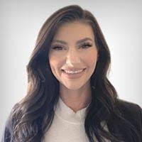 Eliza Dickinson's Instagram, Twitter & Facebook