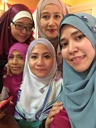 Maybe you would like to learn more about one of these? Pesuruhjaya Sumpah Taman Melawati
