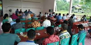 Master ceremony atau biasa disingkat mc adalah orang yang memimpin jalannya sebuah acara, untuk acara. Contoh Naskah Teks Pembawa Acara Mc Musyawarah Desa