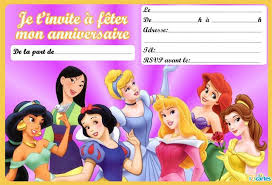 Illustration coeur au style brodé et décoré avec des roses et une carte d'invitation gratuite à télécharger et à imprimer (invitation anniversaire.) Invitation Anniversaire Les 7 Princesses Invitation Anniversaire Photo De Princesse Disney