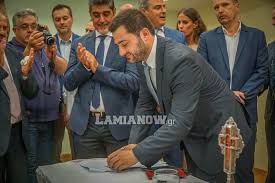 Μετά την αποφοίτησή του από το κολλέγιο αθηνών, σπούδασε πολιτικός μηχανικός στο. Orkisthke Perifereiarxhs Stereas Elladas O Fanhs Spanos