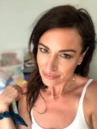 If you're eager to get bronzed up ... no need to wait for Bella to be back!  The darker highlights can be an easy replacement! Check it out below!