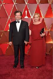 J&s carpet cleaning provides carpet stretching and carpet repair services for holes, seams and other damage. Kenneth Lonergan And J Smith Cameron At The Red Carpet Of The Oscars 2017 Photos At Movie N Co
