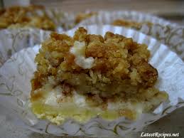 Caramel apple cheesecake bars with streusel topping. Apple Cheesecake Streusel Bars