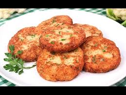 Hay muchas formas de cocinar coliflor: Tortitas De Coliflor Receta Facil Y Rapida Youtube