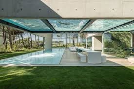 Thomas roszak designed this modern glass home made of steel and glass and sits on chicago's north shore. 50 Modern Glass House Designs Dwell