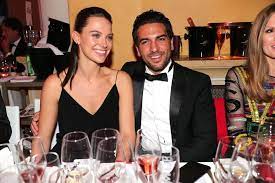 Nov 06, 2020 · cast: Elyas M Barek Ex Freundin Julia Czechner Ist Jetzt Beauty Doc Gala De