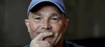 Jan Thomas kaster terning på kjendisene under Wallmans-gallaen