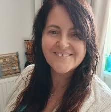 Anyone had a Robin constantly trying to to get into the house and car ? He  must be constantly watching…. Patio at the back or the font door. Often I  come I.