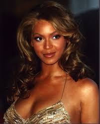 Beyonce In Gold Sequin Top Photo Print (8 x 10)