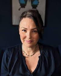 Lara Williamson's Instagram, Twitter & Facebook