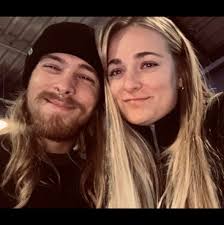 Tricks to desensitize a horse without using hands?