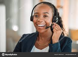 Potret Telemarketing Atau Wanita Kulit Hitam Dengan Senyum Layanan  Pelanggan — Foto Stok © PeopleImages.com #665018154