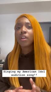 2015 ➡️ Our Queen of Soul performed at Kennedy Center Honors. She performed  "(You Make Me Feel Like) A Natural Woman" in honor of Carol King, cowriter  of the track. 🎼