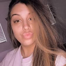 come hang out 🫶🏻💕