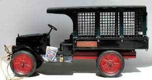 Free Online Appraisals Vintage Space Toys Tin Toy Robots Tin Toys Vintage Toys Toy Trucks
