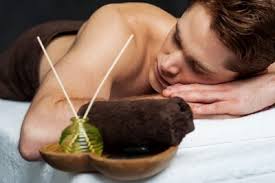 Thai massage is a traditional therapeutic system based on ayurvedic principles that originated in india. Thaimassage Munchen Im Studio Oder Mobil Zu Hause
