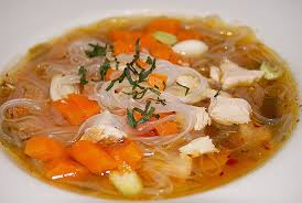 Goldgelbe Huhnersuppe Ein Sehr Leckeres Rezept Aus Der Kategorie Eintopf Bewertungen 365 Durchschnitt O 4 5 Huhnersuppe Rezept Huhnersuppe Rezepte
