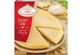 Just a crumbly graham cracker crust and lots of lightly sweetened cream cheese baking a classic cheesecake. Coppenrath Wiese New York Cheesecake 740g Mit Crumbelboden