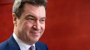 Bild zeigt, wie sechs politiker (merkel, söder, scholz.) mit langen haaren aussehen. Markus Soder Der Spin Doktor Das Steckt Hinter Seiner Wort Gewalt Stern De