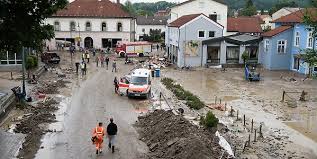 Land unter auch in sachsen und bayern. Uberschwemmung In Bayern Nach Dem Hochwasser Kommen Die Plunderer Kolner Stadt Anzeiger