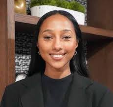 Christine Delia's Instagram, Twitter & Facebook