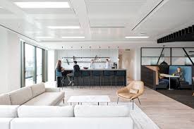 For a number of reasons, some hedge funds are returning outside capital and adopting the legal structure of a family office to run their own monies. Hedge Fund Offices London Office Snapshots