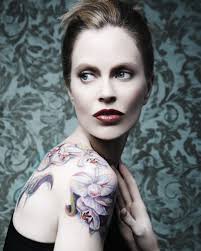 Eine ära ist vorbei, die andere hat erst vor geraumer zeit begonnen. Kristin Bauer Van Straten Bio Age Husband Tattoo Movies Tv Shows