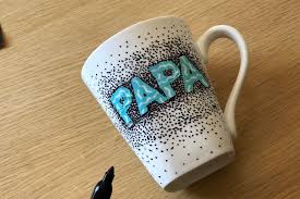 Customiser Un Mug Pour La Fete Des Peres Fete Des Peres Fete Des Peres Diy Idee Cadeau Papa