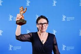 I was so thoroughly in love with enyedi's last film on body and soul that i would have watched whatever she chose to do next. Testrol Es Lelekrol
