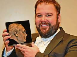 Neu-Isenburg: Timothy Fallon holt sich Völker-Preis