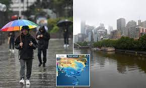 Heavy Showers To Batter Australia S East Coast This Weekend Bringing Thunderstorms And 50mm Of Rain Daily Mail Online