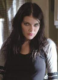 Emma greenwell was born 1989 and is an actress best known for playing mandy milkovich on the showtime dramedy series shameless. Hot Or Not Emma Greenwell Shameless Series Pretty Celebrities Shameless Tv Show