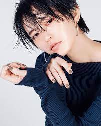 spring takarajimashaさんはinstagramを利用しています 秋顔にシフトチェンジするなら くすみカラーを取り入れるのが近道 ナチュラルな素肌に抜け感を出すニュアンスチークで表情に自然なメリハリを hair make up mikako k シェイディング 顔 おしゃれ