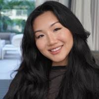 Heidi Vang's Instagram, Twitter & Facebook