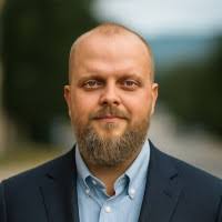 40+ "Derek Maxwell" profiles