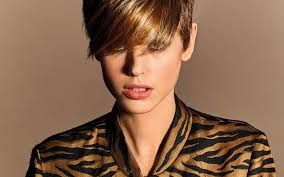 Les tendances coiffure 2019 sont nombreuses et on ne doute pas que vous allez trouver votre bonheur parmi notre sélection de coupes de cheveux. Coiffures Coupes Courtes Tendances Automne Hiver 2018 2019
