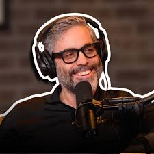 Let's get to know a little bit more about our upcoming presenter Al Ludwig!  @ludwigthemarketer is the Marketing Director at @getgordon, where he spends  his days turning billboards into memes, NIL deals