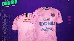 Jersey Pink Persita Laris Manis Dipesan Suporter Persita Pemesanan Dan Pembelian Hanya Lewat Online Warta Kota