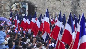 La bandera de la república dominicana es el pabellón que representa al país, y que junto con el escudo nacional de la república dominicana y el el himno nacional de la república dominicana , tiene la categoría de símbolo patrio. El Dia De Independencia Today The Dominican Republic Celebrates 168 Years Of Independence Casa De Campo Living