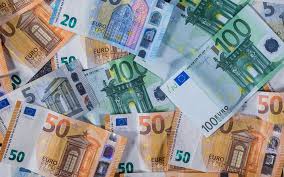 Obtenga tipos de cambio del mercado medio en directo, historiales de tipos y datos y gráficos de divisas de usd a eur con el conversor de divisas gratuito de xe. Euro Jumps As Ecb Increases Stimulus