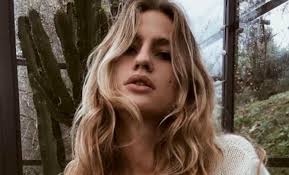 Cristina marino is known for her work on un passo dal cielo (2011), il talento del calabrone and аморе (2009). La Fidanzata Di Luca Argentero Torna A Sedurre I Fan Sei Stupenda