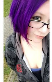 This temporary midnight violet color application kit allows you to express yourself with vibrant locks. Inflashy Colours Violet Salon Quality Dye 150ml 119