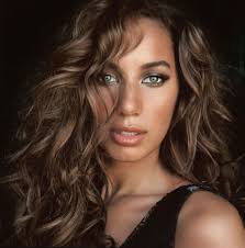 Prima di applicare la tinte a base di erbe copre i capelli bianchi che rimangono un po' più chiari. Colore Capelli Biondo Nocciola Capelli Fashion
