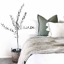 Deco Maison Une Decoration A L Heure Du Sud En 2020 Deco Maison Chambre Mode Literie Blanche