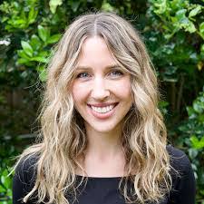 Amanda Lain's Instagram, Twitter & Facebook